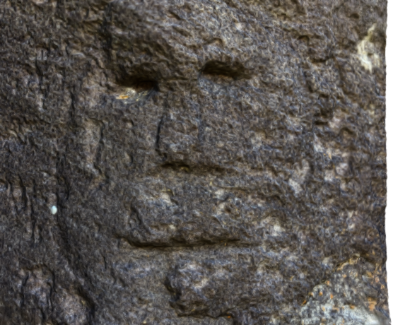 Réf 202201-01 - 17 janvier 2022 - Sculpture d'un visage anthropomorphe - Ariège, France - version 1